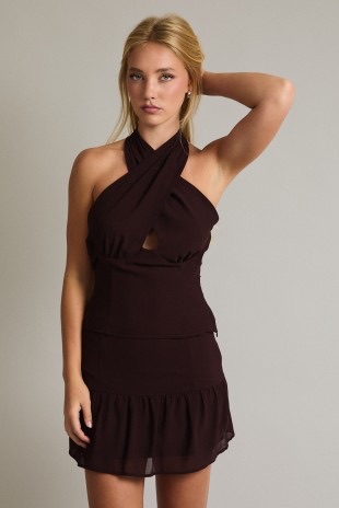 Set Blusa Halter y Mini Falda Cafe