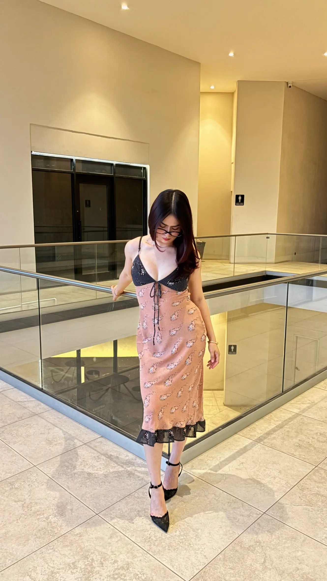 Vestido Midi Coral Cuello V