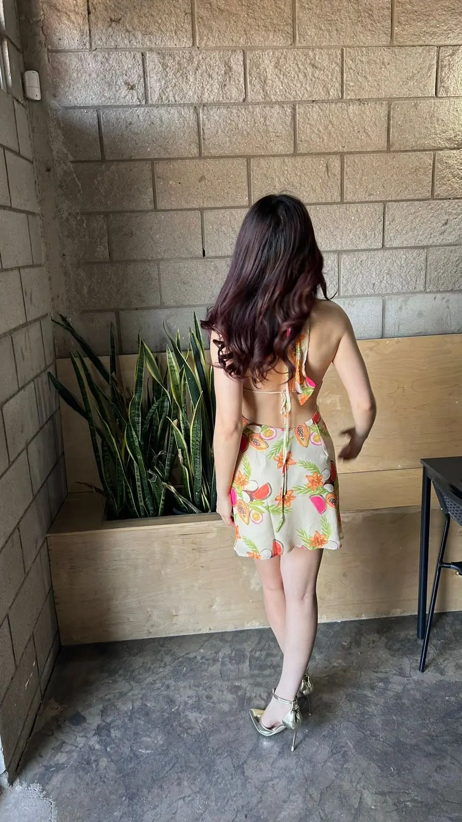 Vestido Halter Corto Beige Estampado Frutas