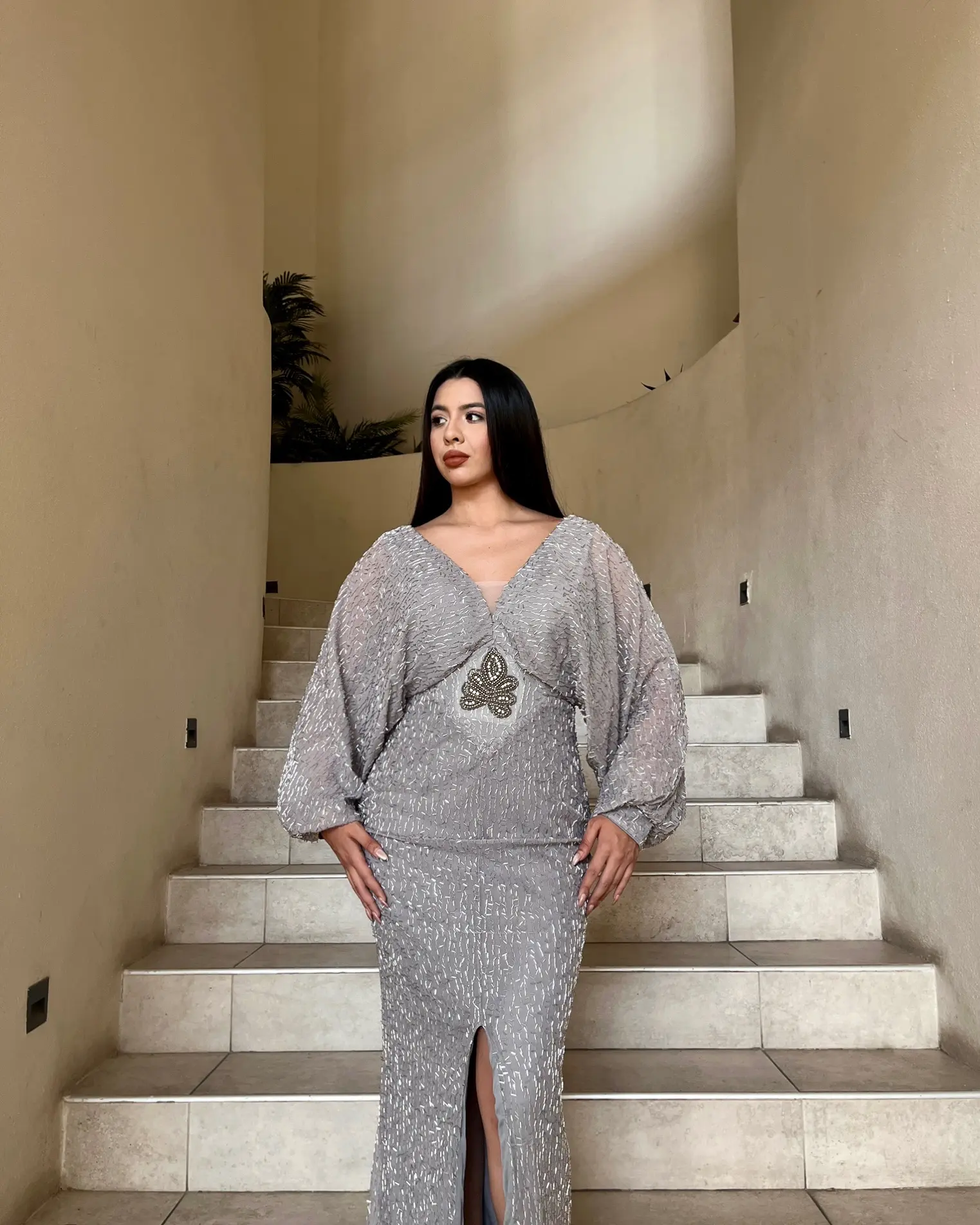 Vestido Largo con Detalles Plateados