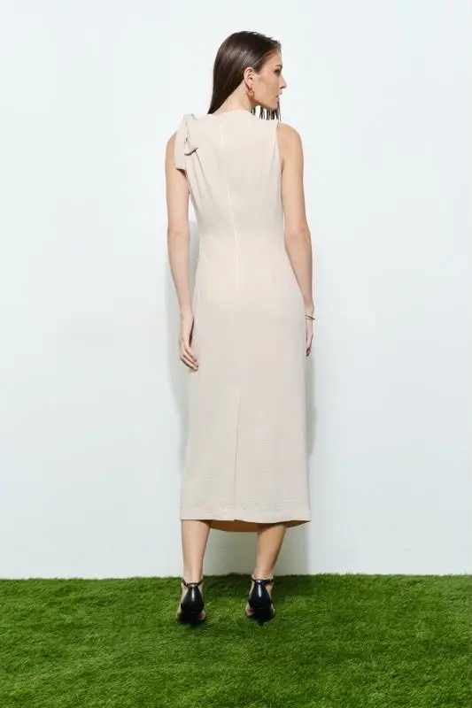 Vestido Midi con Lazo Color Arena