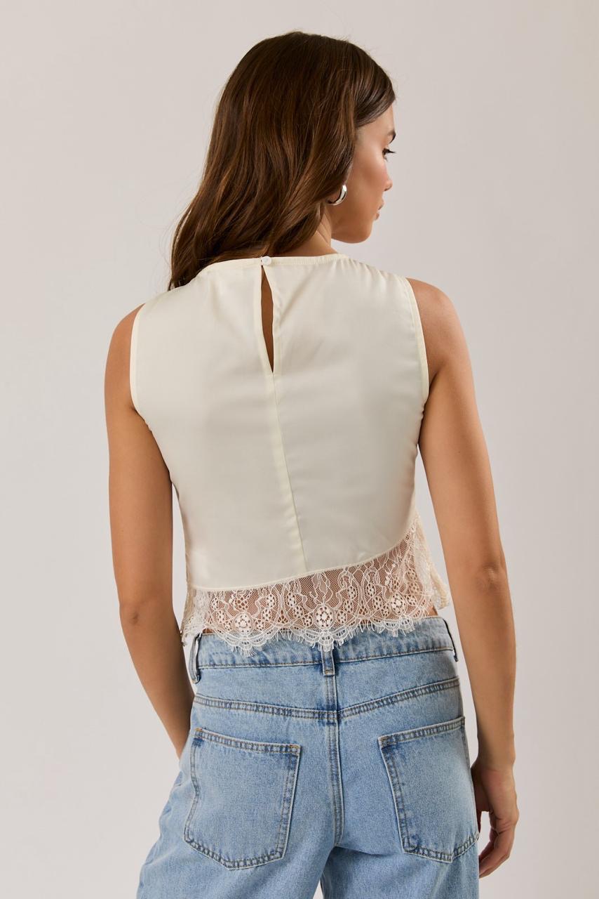 Blusa Beige Sin Mangas con Detalles de Encaje