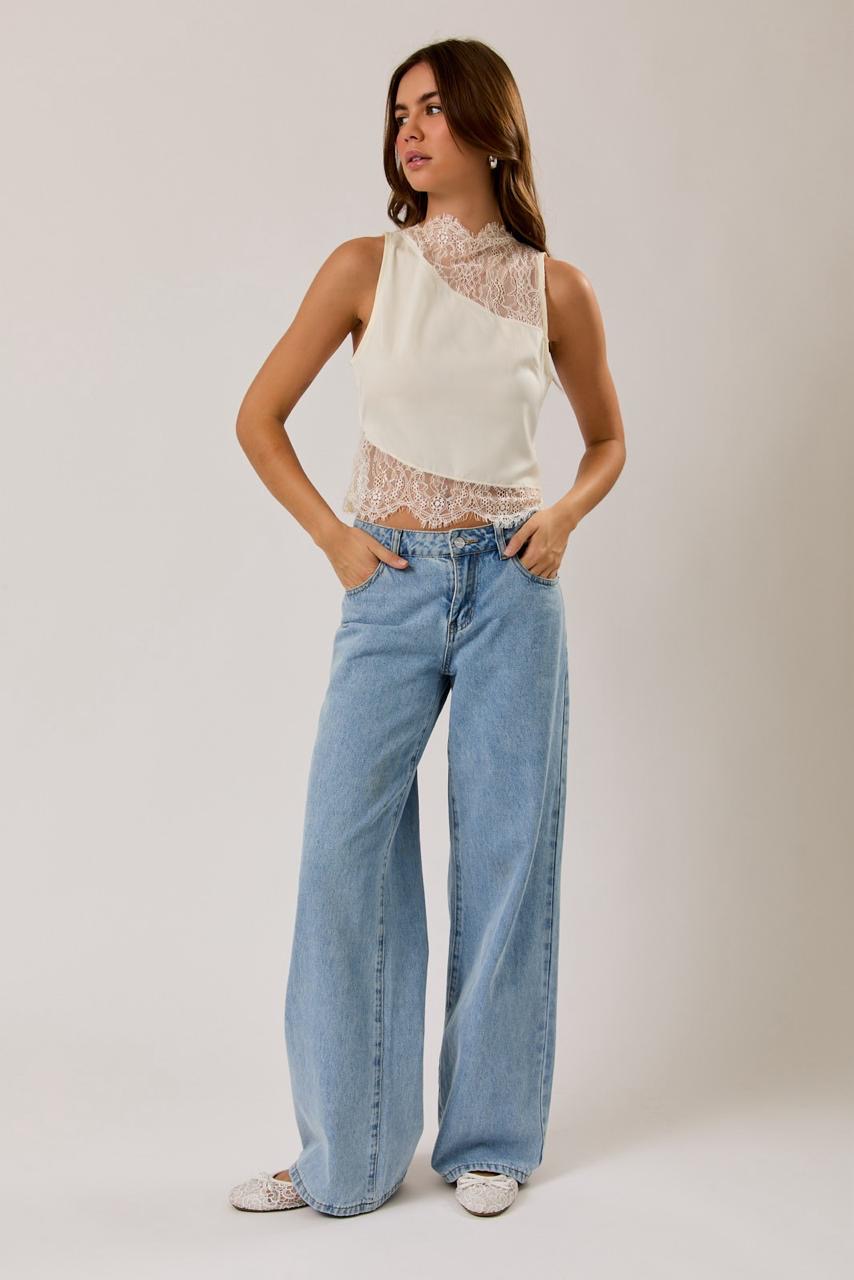 Blusa Beige Sin Mangas con Detalles de Encaje